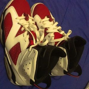 I’m selling a pair of shoes of this kind the carmine 6’s have sizes in 10,11,12